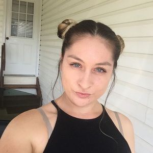 Meet your Posher, Alejandra